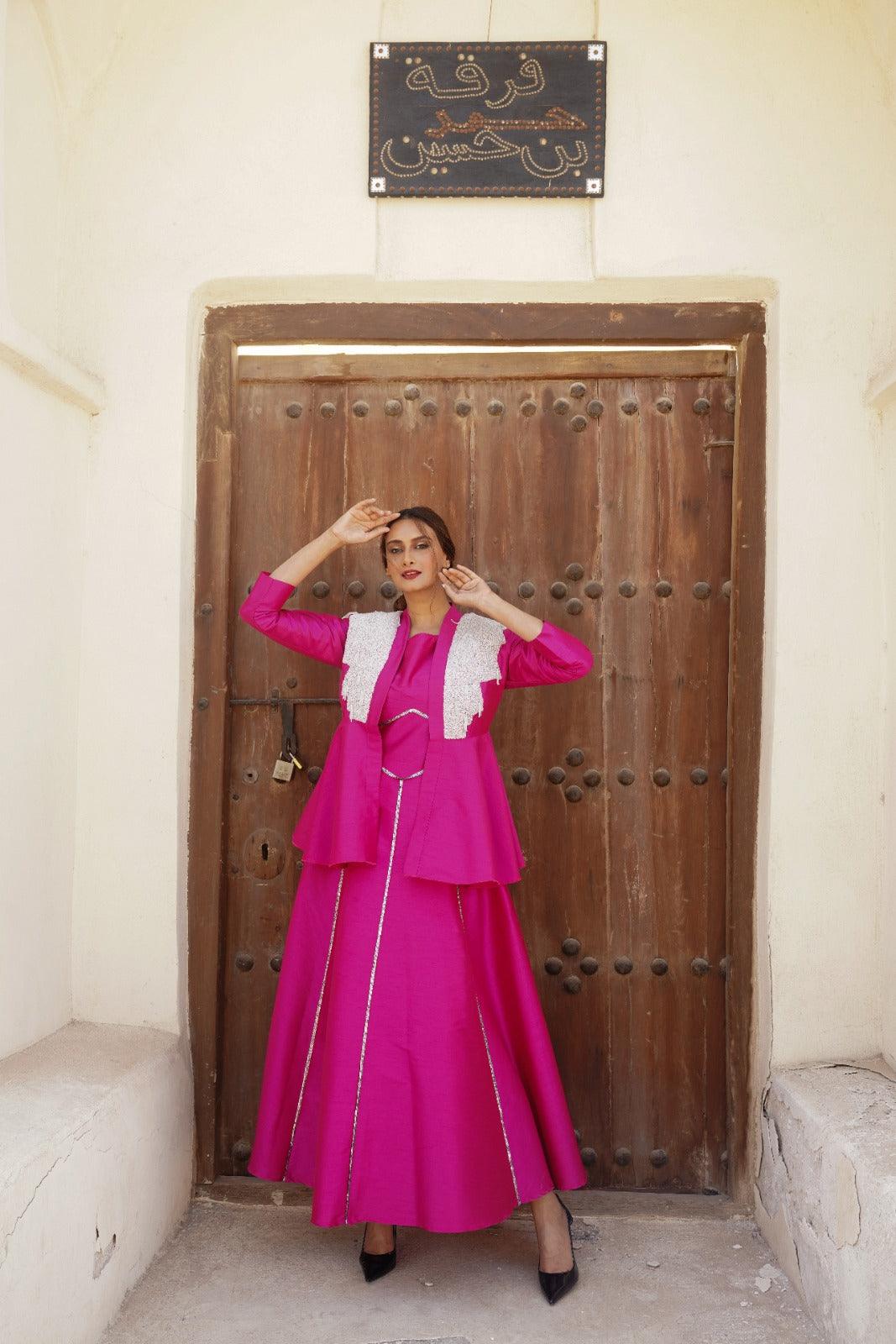 فستان سهرة راقي بجاكيت مشكوك باللؤلؤ - شانتون - tahaniboutique