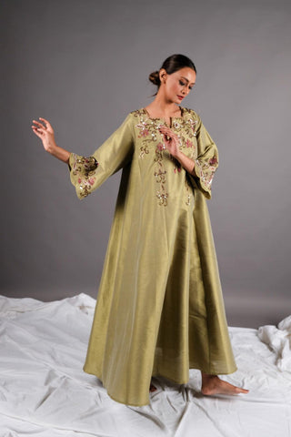 دراعة مناسبات فخمة مشغولة يدوياً بالكامل | قماش شانتون - tahaniboutique