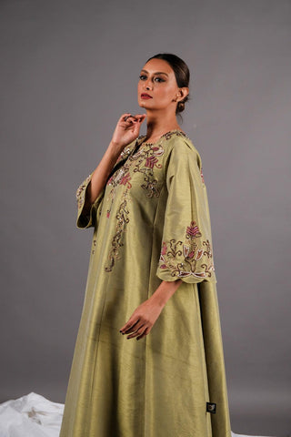دراعة مناسبات فخمة مشغولة يدوياً بالكامل | قماش شانتون - tahaniboutique
