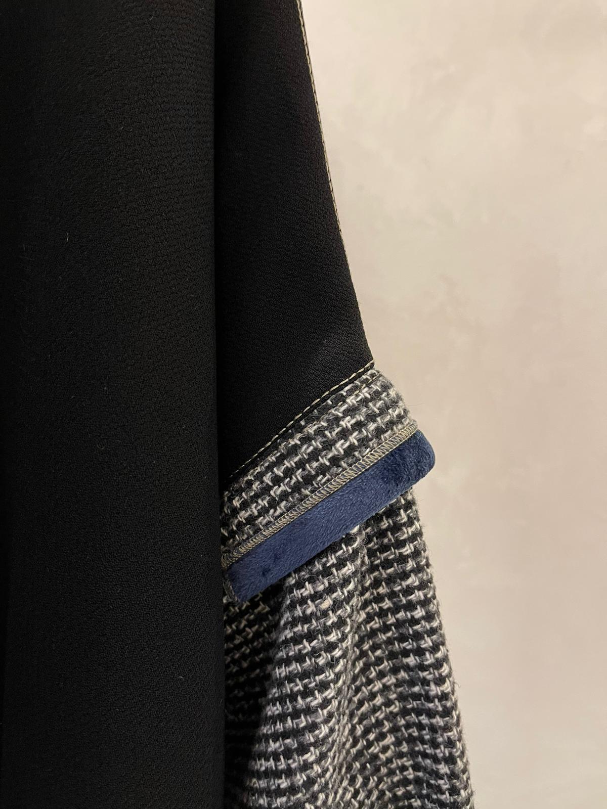 عباية عملية من كريب ياباني مع تفاصيل أنيقة - tahaniboutique